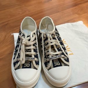 The Walk'n'Dior platform sneaker .Deep blue Dior Oblique